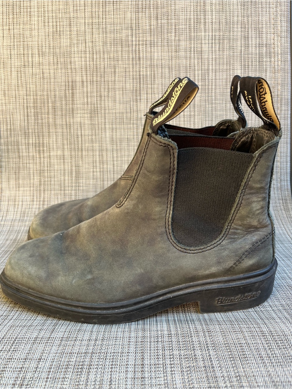 Blundstone Chelsea Boots in Distressed Gray size 4.5 AUS / 7 US Wen